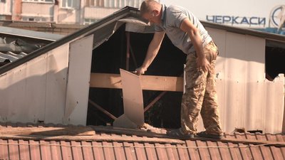 Черкасцям замінять вікна, пошкоджені вибуховою хвилею Черкасцям замінять вікна, пошкоджені вибуховою хвилею