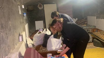 На Дніпропетровщині подружжя волонтерів влаштувало гуманітарний центр у сховищі