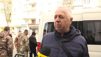 У Житомирі попрощалися із 52-річним військовим Юрієм Кравчуком У Житомирі попрощалися із 52-річним військовим Юрієм Кравчуком