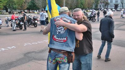 Аби доєднатися до "Мотопробігу єдності" потрібно мати патріотичний настрій, кажуть організатори. Фото: Суспільне. Поділля. Аби доєднатися до "Мотопробігу єдності" потрібно мати патріотичний настрій, кажуть організатори. Фото: Суспільне. Поділля.