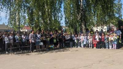 В одному із селищ Житомирщини відкрили меморіальні дошки випускникам ліцею — воїнам ЗСУ В одному із селищ Житомирщини відкрили меморіальні дошки випускникам ліцею — воїнам ЗСУ