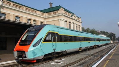 Поїзд "Львів-Чернівці" тимчасово змінює маршрут і графік руху