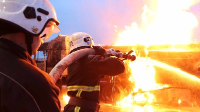 Віз 10 тисяч літрів пального до Черкас: на заправці на Київщині сталася пожежа Віз 10 тисяч літрів пального до Черкас: на заправці на Київщині сталася пожежа