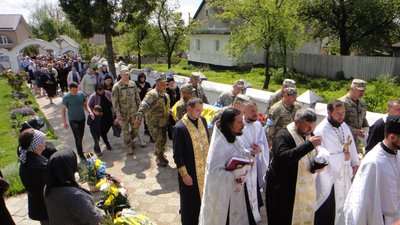 На Тернопільщині у громадах в останню дорогу провели двох військових На Тернопільщині у громадах в останню дорогу провели двох військових