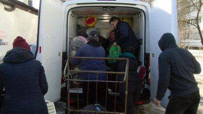 "Село і місто обіймаються добром": волонтери на Волині організували безстрокову акцію "Село і місто обіймаються добром": волонтери на Волині організували безстрокову акцію