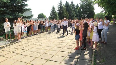 У таборі "Чайка" Хмельницької міської тергромади відбулося відкриття першої зміни, під час якої оздоровлять майже 180 дітей. Фото: Суспільне. Поділля. У таборі "Чайка" Хмельницької міської тергромади відбулося відкриття першої зміни, під час якої оздоровлять майже 180 дітей. Фото: Суспільне. Поділля.
