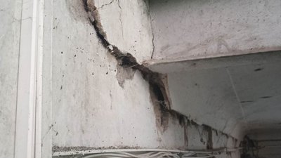 "Як пішли дощі, почала провалюватися стеля". Мешканці вулиці Цандера в Кривому Розі скаржаться на стан будинків "Як пішли дощі, почала провалюватися стеля". Мешканці вулиці Цандера в Кривому Розі скаржаться на стан будинків