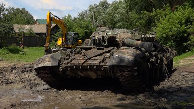 На Чернігівщині з Десни дістали танк з трьома мертвими росіянами