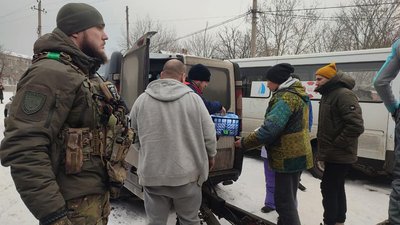 З прифронтового Невельського на Луганщині евакуювали трьох людей