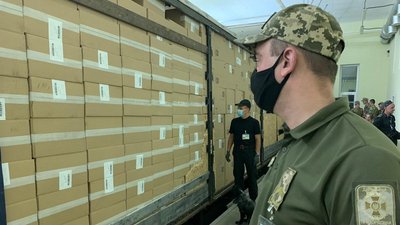 Чернігівські прикордонники затримали партію контрабандних цигарок вартістю 7 мільйонів гривень
