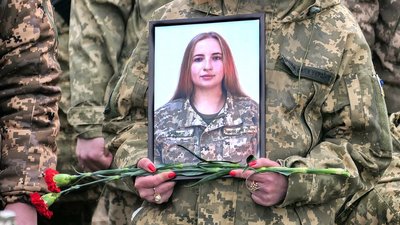 У Глухові на Сумщині попрощалися з Катериною Ющенко та Олександром Жуком У Глухові на Сумщині попрощалися з Катериною Ющенко та Олександром Жуком