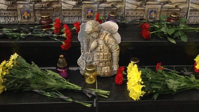 У Ружині на Житомирщині сім'ям загиблих військових вручили "Ікони пам'яті" У Ружині на Житомирщині сім'ям загиблих військових вручили "Ікони пам'яті"