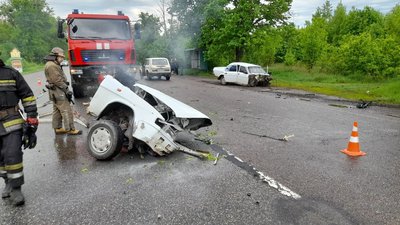 Лобове зіткнення легковиків під Харковом: в якому стані водії Лобове зіткнення легковиків під Харковом: в якому стані водії