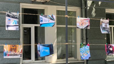 У День Європи у Житомирі на Михайлівській — світлини та прапори країн, які допомагають місту У День Європи у Житомирі на Михайлівській — світлини та прапори країн, які допомагають місту