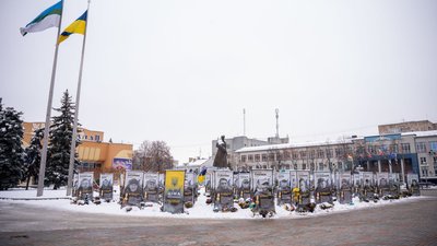 Майдан Незалежності у Рівному, алея Героїв