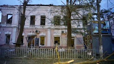Війська РФ вдарили ракетою по центру Дніпра: поранений чоловік у тяжкому стані, є руйнування Війська РФ вдарили ракетою по центру Дніпра: поранений чоловік у тяжкому стані, є руйнування