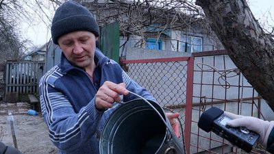 Готували їжу військовим, а воду шукали у колодязях: як жителі Олександрівки жили під час обстрілів Готували їжу військовим, а воду шукали у колодязях: як жителі Олександрівки жили під час обстрілів
