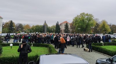 Приватні підприємці та їхні працівники мітингували біля Закарпатської ОДА