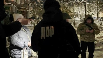 ДБР затримало адвокатку з Житомирщини, яка вимагала 30 тисяч доларів "для правоохоронців" ДБР затримало адвокатку з Житомирщини, яка вимагала 30 тисяч доларів "для правоохоронців"