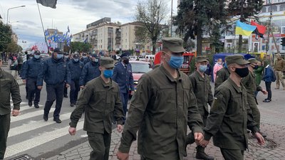 У Франківську ходою пам'яті вшанували загиблих захисників України У Франківську ходою пам'яті вшанували загиблих захисників України