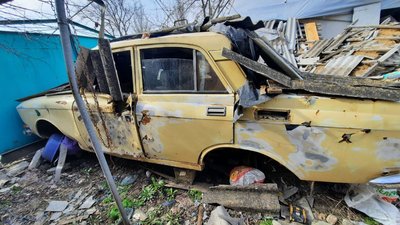 Життя у Квітневому. Жителі села на Миколаївщині відновлюються після приходу російських військ Життя у Квітневому. Жителі села на Миколаївщині відновлюються після приходу російських військ