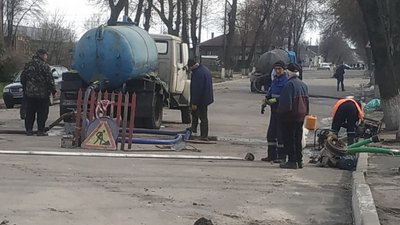 У Конотопі ремонтують каналізаційний колектор: воду подають за графіком