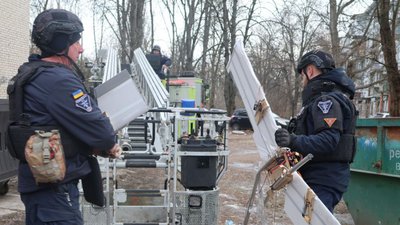 Сапери ДСНС вилучають залишки БПЛа