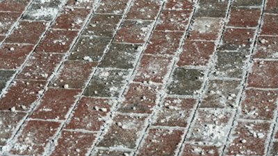 Рятувальники попереджають про ожеледицю на дорогах