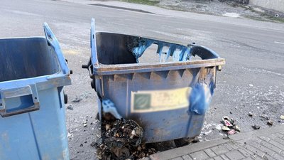 В Одесі 55-річного чоловіка підозрюють у підпалі 10 сміттєвих баків В Одесі 55-річного чоловіка підозрюють у підпалі 10 сміттєвих баків
