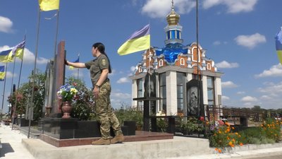 Дружина загиблого «кіборга» Володимира Тітарчука пішла до армії