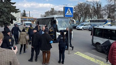 Приїхали 14 людей: евакуаційний потяг із Донеччини прибув на Рівненщину Приїхали 14 людей: евакуаційний потяг із Донеччини прибув на Рівненщину