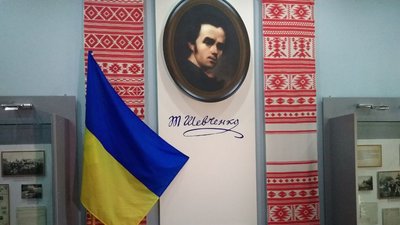 Перший національний прапор на Лівобережній Україні.У Сумському музеї - виставка до свята