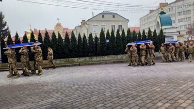 Прощання з трьома бійцями у Луцьку 27 грудня Прощання з трьома бійцями у Луцьку 27 грудня