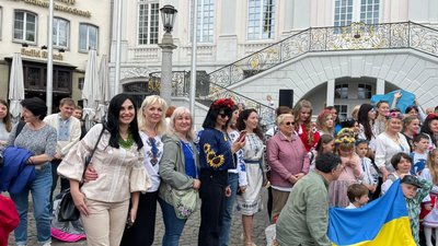 День вишиванки у Німеччині. Херсонці долучились до акції, яку провела організація "Українці в Бонні" День вишиванки у Німеччині. Херсонці долучились до акції, яку провела організація "Українці в Бонні"