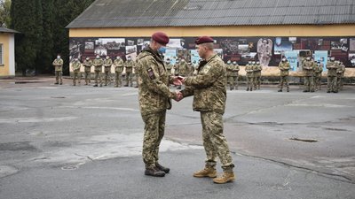 На Житомирщині вітали з професійним святом десантників–вручили нагороди та відзнаки На Житомирщині вітали з професійним святом десантників–вручили нагороди та відзнаки