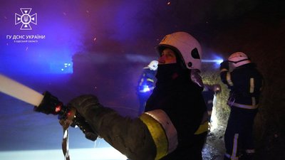 На Одещині горіли два приватних будинки: двох людей з опіками ушпиталили На Одещині горіли два приватних будинки: двох людей з опіками ушпиталили