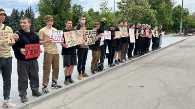 У Павлограді на Дніпропетровщині пройшла акція “Не мовчи, полон вбиває!”: фоторепортаж У Павлограді на Дніпропетровщині пройшла акція “Не мовчи, полон вбиває!”: фоторепортаж