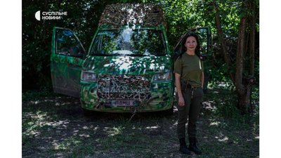 "Медикам нити не можна. В окопах ще гірше" — історії лікарів Донбасу