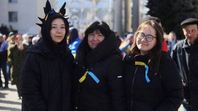 "Почуваємося деревами без коріння... немає нічого свого..." Історія сім'ї, яка виховує дитину із синдромом Дауна "Почуваємося деревами без коріння... немає нічого свого..." Історія сім'ї, яка виховує дитину із синдромом Дауна