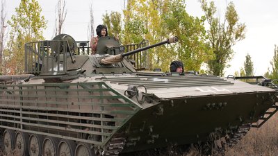 тренування БМП-2 екіпажі військовослужбовці 28-ї ОМБр Донецька область 11 жовтня 2024 рік