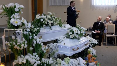 "Родина, яка готова була віддати останнє": в Одесі поховали загиблих через атаку РФ Анну Гайдаржи та її 4-місячного сина