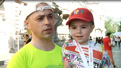 4-річний хлопчик з Одеси встановив рекорд України на півмарафоні 4-річний хлопчик з Одеси встановив рекорд України на півмарафоні