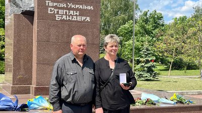 "Наші рідні полягли не задарма": родичі загиблих бійців з Тернопільщини про День Героїв "Наші рідні полягли не задарма": родичі загиблих бійців з Тернопільщини про День Героїв