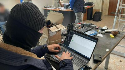 Поширювали фейки про війну: на Київщині викрили ботоферму