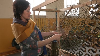 У Черкасах не вистачає тканини для маскувальних сіток У Черкасах не вистачає тканини для маскувальних сіток