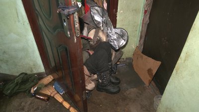 На Харківщині комунальники не можуть вивезти сміття з квартири бабусі На Харківщині комунальники не можуть вивезти сміття з квартири бабусі