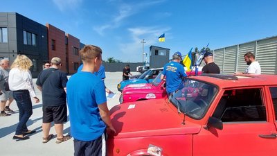 На Черкащині провели перегони історичних автомобілів На Черкащині провели перегони історичних автомобілів