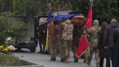 Він був безстрашним: у Хмельницькому попрощалися із загиблим захисником Андрієм Блажком Він був безстрашним: у Хмельницькому попрощалися із загиблим захисником Андрієм Блажком