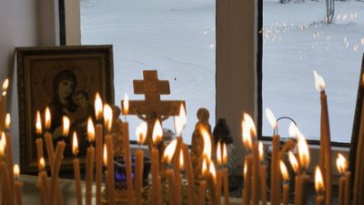 Свічки за бійців у храмі-пантеоні на Тернопільщині Свічки за бійців у храмі-пантеоні на Тернопільщині