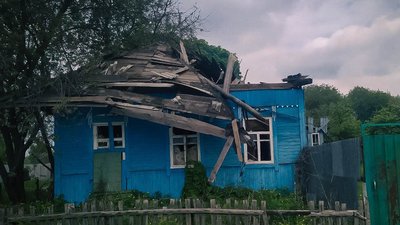 Пошкоджені будинки, ангар та підприємство: наслідки російських атак на Сумщині Пошкоджені будинки, ангар та підприємство: наслідки російських атак на Сумщині